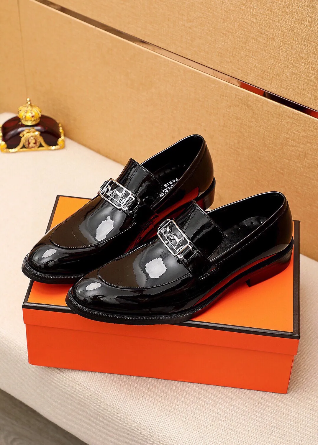 Men's shoes 💰480 💐 Product trademark: HERMES "Hermès" casual leather shoes Regular size: 38-44 (45🉑️customized) Product materials: Selected imported first-layer open-edge beaded cowhide upper + classic hardware buckle, imported water-dyed 🐂 cowhide lining. Strong three-dimensional visual effect, non-slip and wear-resistant combination outsole Color: 2⃣️colors available